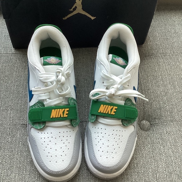 Nike Air Jordan Legacy 312 Low Sneaker (Big Kid), size 7 - Picture 1 of 13